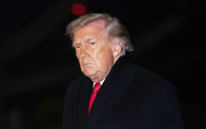 En medio de crisis climática, Trump aprovecha tormenta invernal para negar el cambio climático