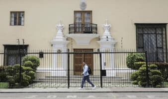 Perú no piensa invadir embajada de México para detener a ex primera ministra