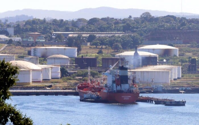 México envía 86 mil barriles de petróleo a Cuba