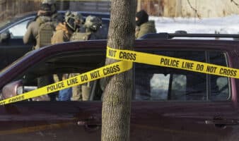 Aristegui en Vivo: Trump prevé largo control de Venezuela; acuerda reunión con Petro; ICE mata a mujer en Minneapolis (08/01/2026)