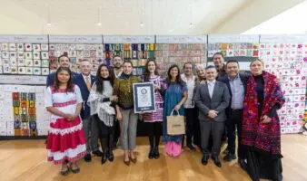 Artesanos mexicanos consiguen Récord Guinness por la Exposición de Bordados y Tejidos Más Grande del Mundo