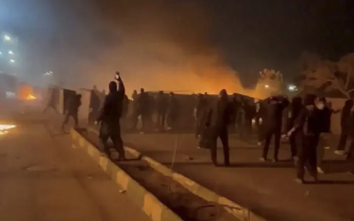 Trump avisa a 'patriotas iraníes' que 'la ayuda está en camino'; protestas dejan cerca de 2,000 muertos