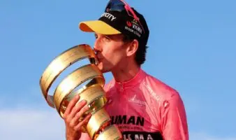 Simon Yates, ganador del Giro 2025, anuncia su retiro a los 33 años | Video
