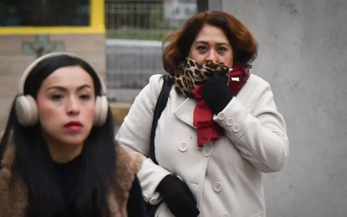 Gobierno de CDMX activa alertas por baja temperatura y fuertes vientos