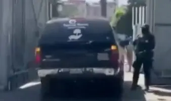 Llega carroza fúnebre a Centro Pericial Forense de la FGR; el cuerpo de 'El Mencho' nunca estuvo en FEMDO