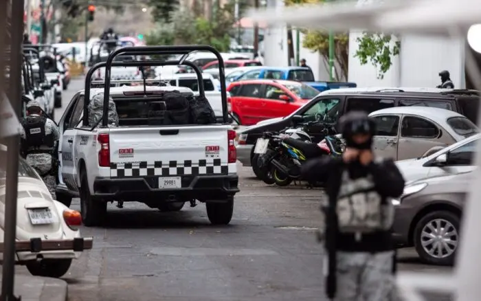 Ambulancia forense de FGR llega a FEMDO; trae restos de abatidos en Jalisco