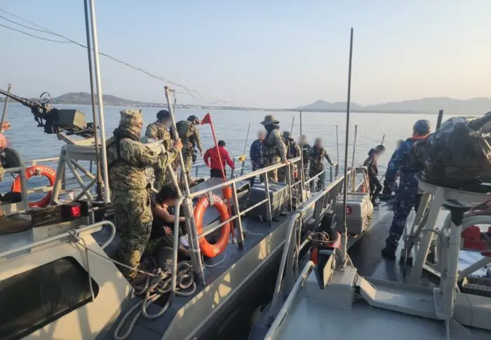 Tras persecución, Marina detiene a ocho presuntos miembros del CJNG en Puerto Vallarta