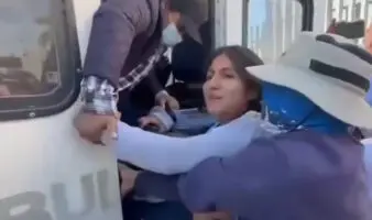 Pobladores irrumpen en el Congreso de Oaxaca y se llevan a alcaldesa; policía la rescata horas después
