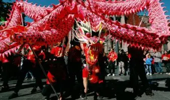 Dragones y leones dan la bienvenida al Año Nuevo chino en la CDMX