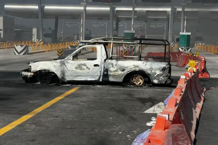 Nayarit | Reportan más de 300 personas varadas en la federal 200 tras bloqueos