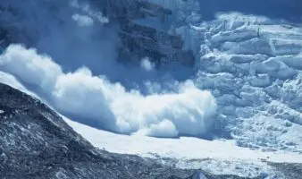 Al menos dos muertos en una nueva avalancha en los Alpes franceses | Video
