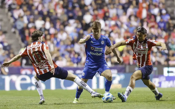 Cruz Azul vence a Chivas y escala al segundo lugar del Clausura 2026