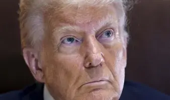 EE.UU. aplicará arancel global del 10%, pese al anuncio de Trump de subirlo al 15%