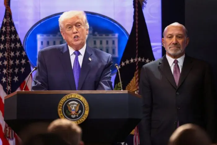 Trump ahora afirma que subirá el arancel global a un 15% tras revés de la Suprema Corte