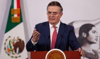 Abren investigación 'automática' a Marcelo Ebrard por albergar a su hijo en Embajada
