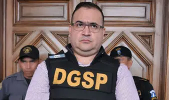 Vinculan a proceso a Javier Duarte por presunto peculado; seguirá en prisión