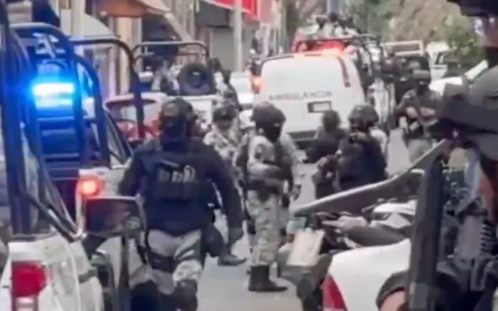 Ambulancia forense de FGR llega a FEMDO; trae restos de 'El Mencho' y 'El Sapo'