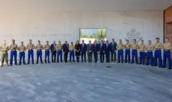 Legislador republicano dice que Sheinbaum canceló reunión y se saca foto con marines en México… cancillería responde