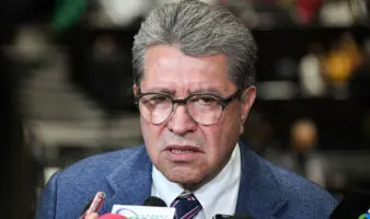 Monreal dice que tiene su renuncia firmada para retirarse cuando deje de ser útil