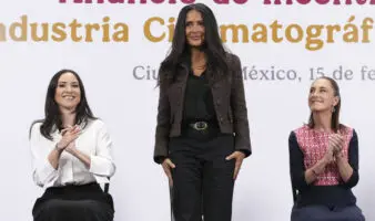 Sheinbaum anuncia incentivos para el cine mexicano; Salma Hayek agradece apoyo