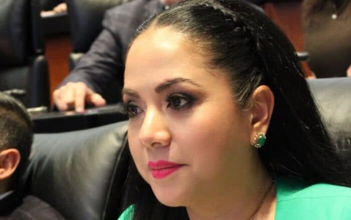 Senadora asegura que compañeras de Morena la invitaron a estética del Senado y ahora se esconden
