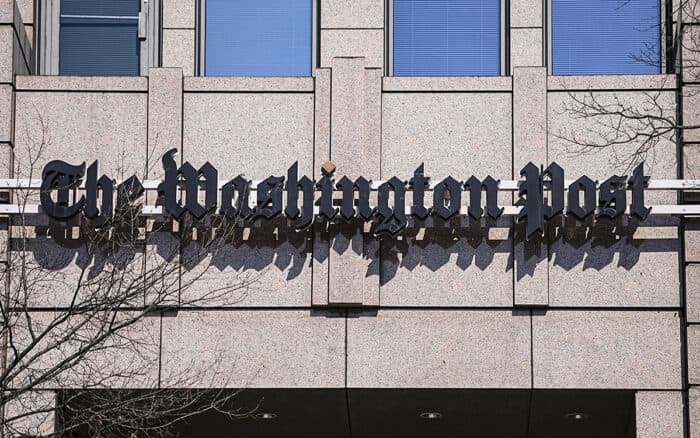 Renuncia el director ejecutivo del Washington Post tras centenares de despidos