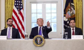 Trump evita pronunciarse sobre su posible sucesor; dice que Vance y Rubio son 'fantásticos'