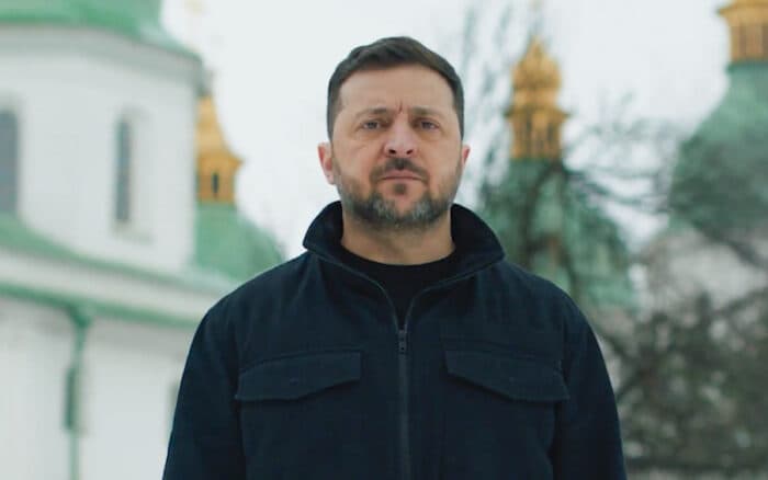 En el cuarto aniversario de la invasión, Zelenski afirma que Putin 'no doblegó a Ucrania'