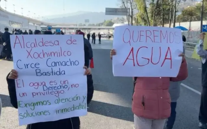 Bloqueo en la autopista México-Cuernavaca genera afectaciones viales; manifestantes exigen suministro de agua