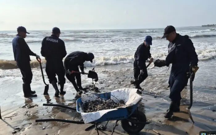 Aristegui En Vivo: Marina investiga vertimiento ilegal de un buque en el Golfo de México; Banxico recorta tasa a 6.75% por inflación (27/03/26)