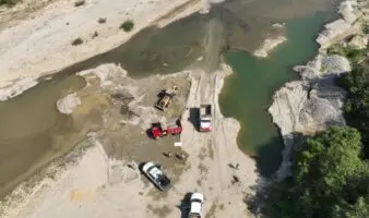 Profepa clausura cuatro bancos de extracción ilegal de materiales pétrelos en el Río Tonameca