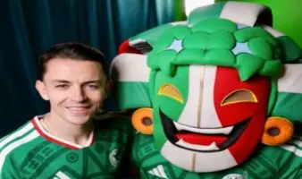 Mundial 2026: Reciben con 'patadas' a Álvaro Fidalgo en la concentración del Tricolor | Video