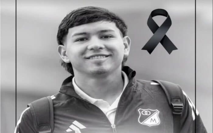 Colapsa, luego muere, futbolista colombiano de 18 años durante un partido | Video