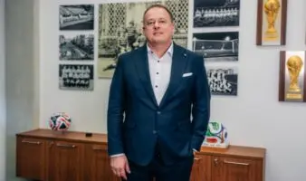 Investigan a 40 jugadores y árbitros por supuesto amaño de partidos en el futbol checo | Video