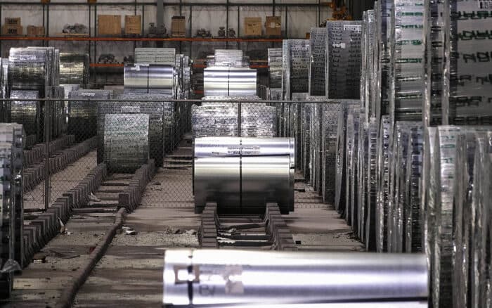 Economía suspende importaciones a 350 acereras por presuntas irregularidades; 400 más bajo análisis