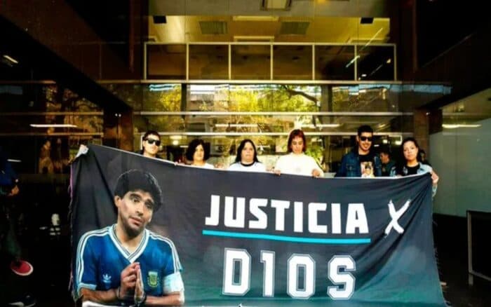 Aplazan inicio del juicio por la muerte de Diego Maradona al 14 de abril