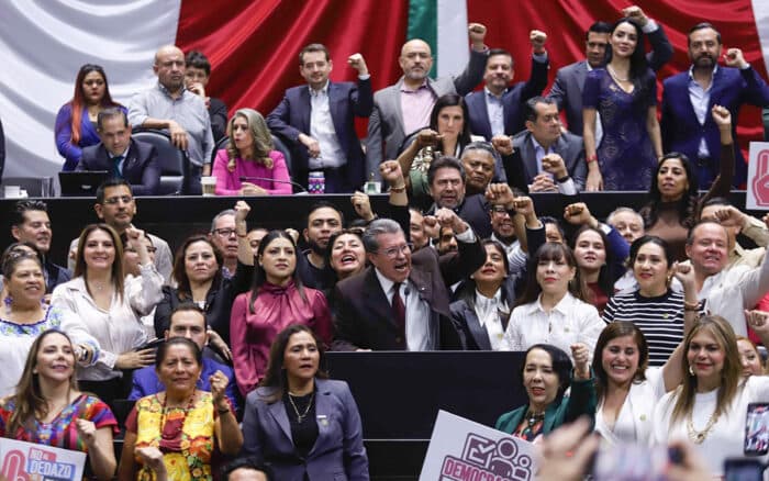 Aristegui en Vivo: Perfilan plan B de reforma electoral tras rechazo; ponen tope a pensiones 'doradas'; asesinan a exdirigente sindical (12/03/2026)