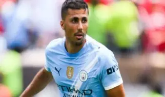 Cae onerosa multa a Rodrigo Hernández por criticar a árbitros en la Premier League | Video