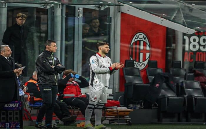 Reaparece Santiago Giménez tras cinco meses por lesión | Video