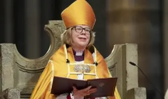 Sarah Mullally hace historia al convertirse en la primera arzobispa de la Iglesia anglicana