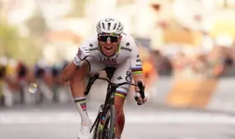 Milán-San Remo 2026: Supera Pogacar una caída, ayudado por su equipo, para ganar | Video