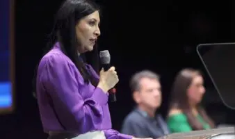 Banqueros y autoridades urgen acelerar la digitalización de pagos en México