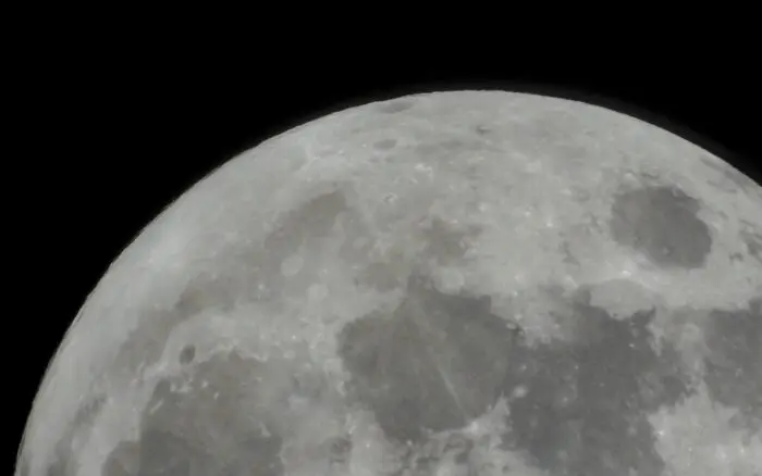 Bautizan cráter de la Luna con el nombre de la esposa fallecida del comandante de Artemis II