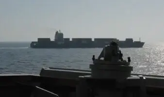 Irán denuncia violación del alto al fuego y dice haber respondido con drones contra buques de EE.UU.