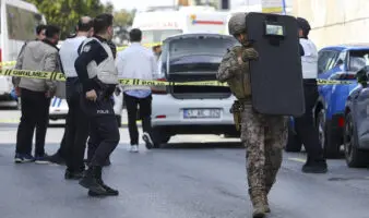 Un atacante muerto y dos heridos en un tiroteo ante el consulado israelí en Estambul