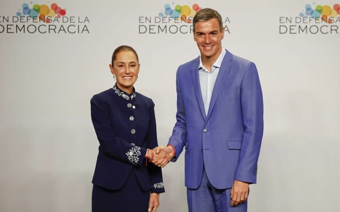 Sheinbaum y Sánchez abordan en Barcelona polémica por la conquista; México albergará próxima cumbre