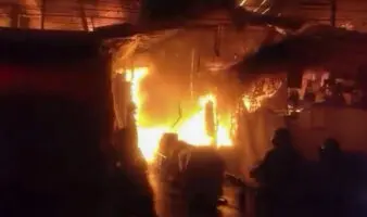 Incendio en inmediaciones del Mercado Sonora deja daños en inmuebles y puestos semifijos