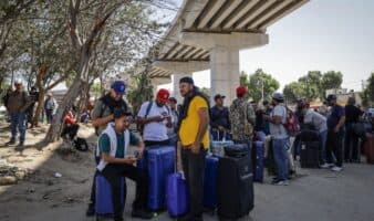 Jornaleros mexicanos cruzan a EE.UU. para la cosecha agrícola entre temor y necesidad