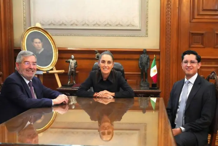 Juan Ramón de la Fuente renuncia a Relaciones Exteriores para someterse a operación; lo releva Roberto Velasco