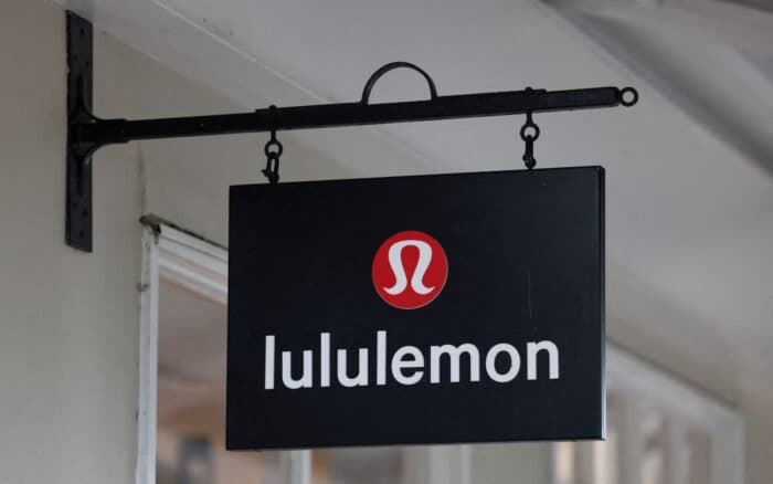 Demandan a Lululemon en EE.UU. por químicos tóxicos en su ropa